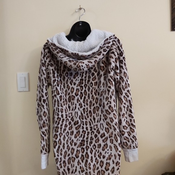 Pajama - Picture 2 of 11